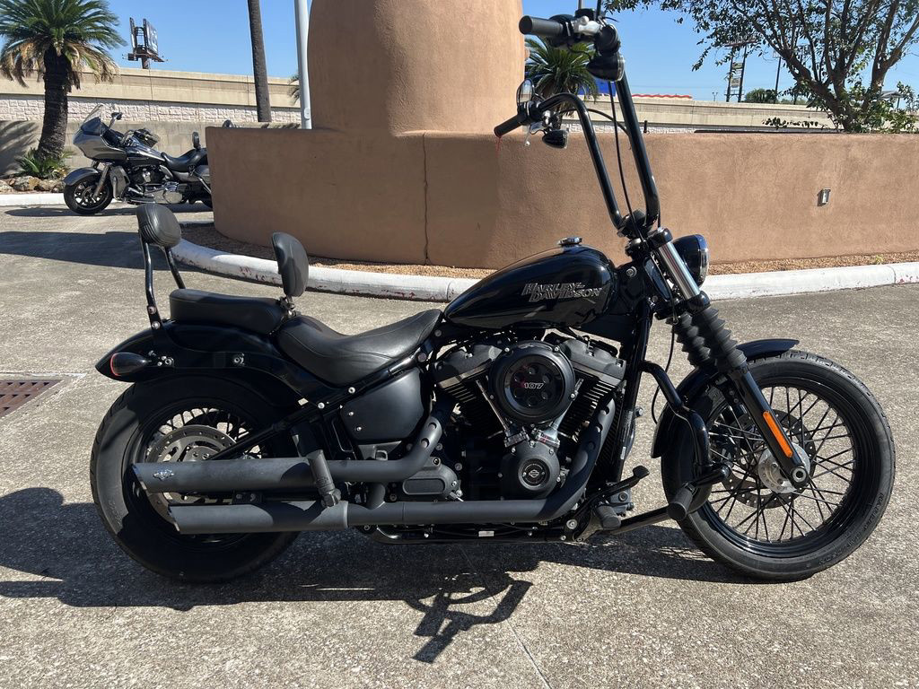Street Bob®