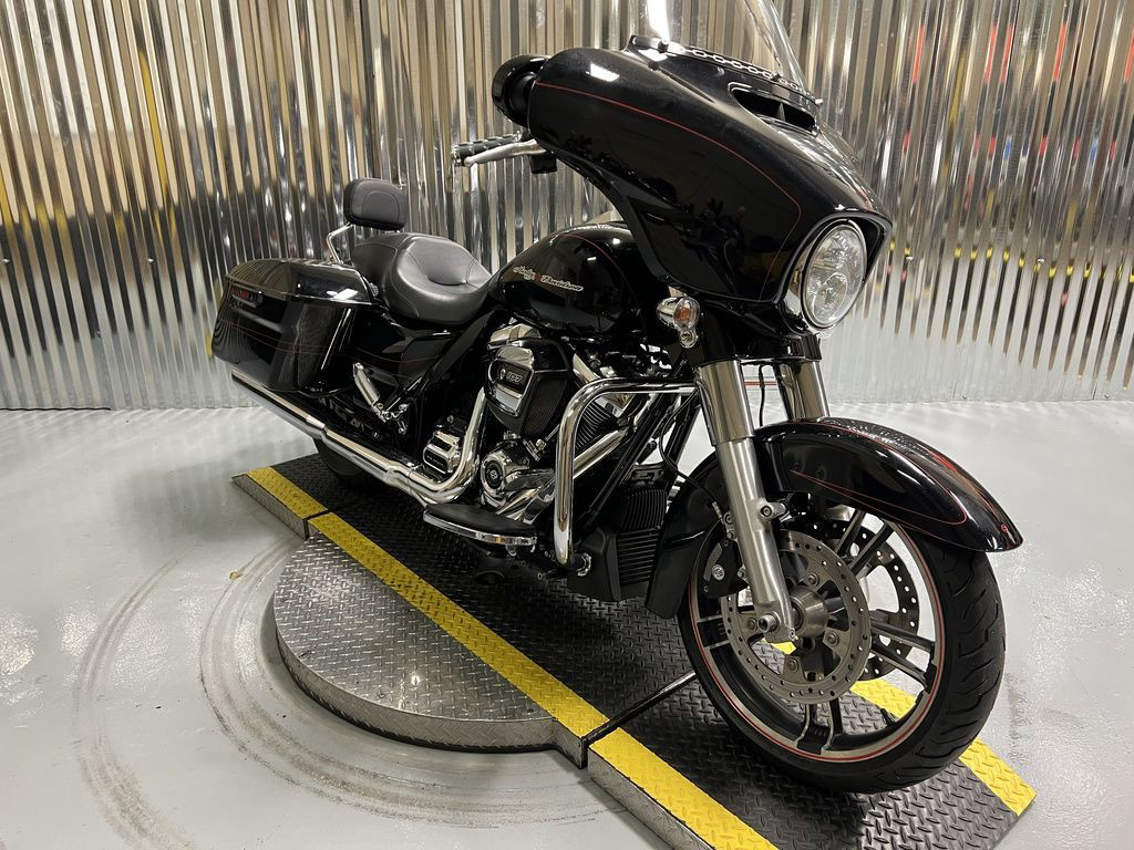Street Glide®