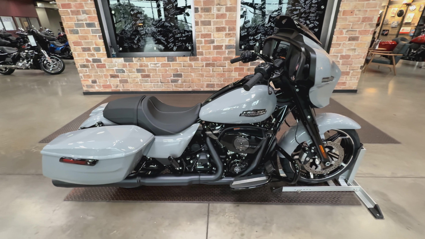 Street Glide®