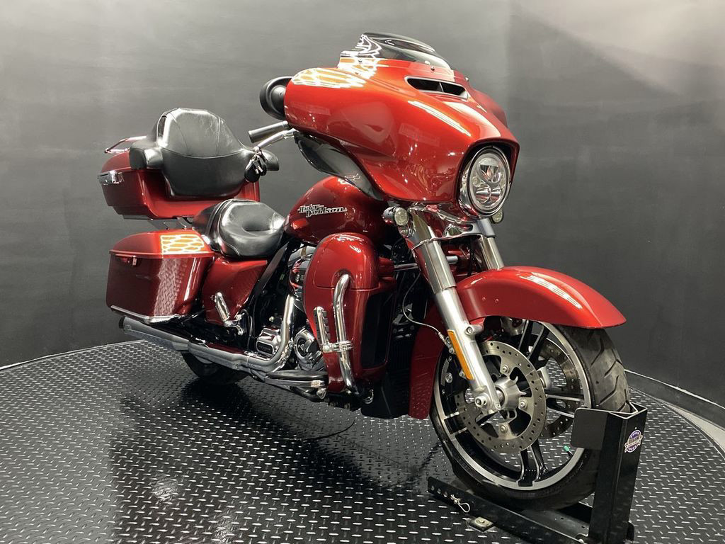 Street Glide®