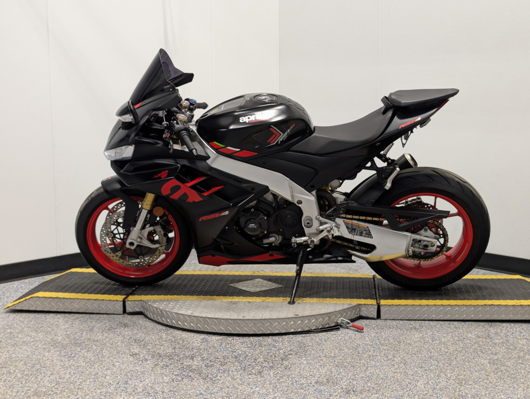 RSV4 1100