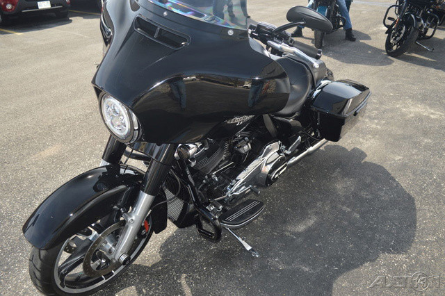 Street Glide®