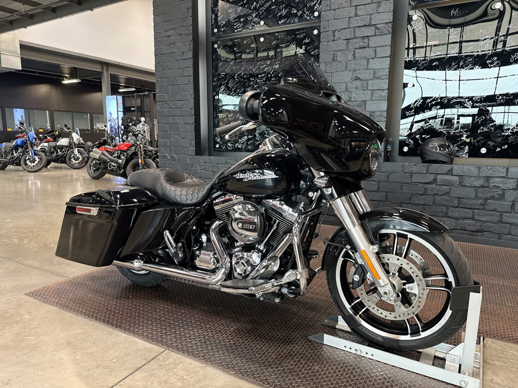 Street Glide®