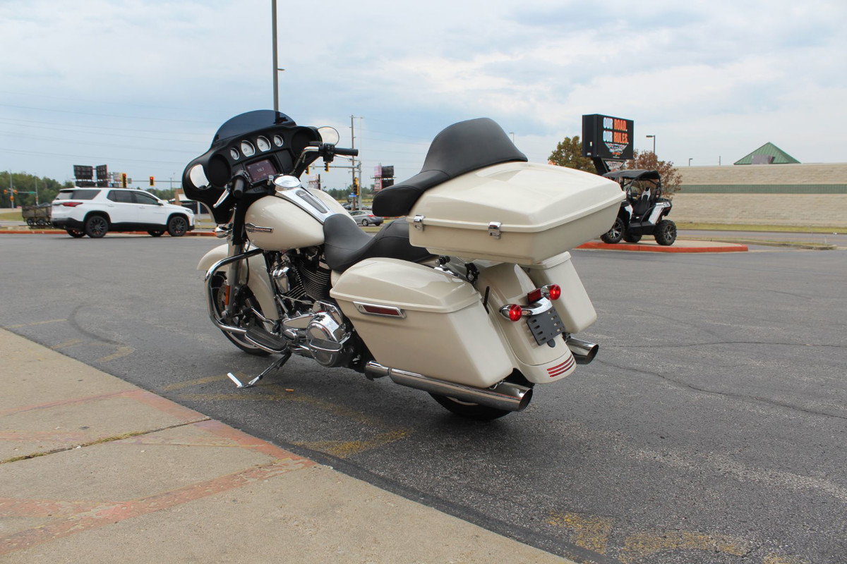 Street Glide®