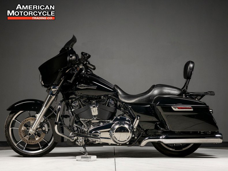 Street Glide®