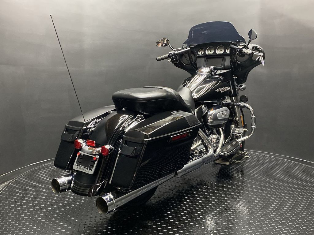 Street Glide®