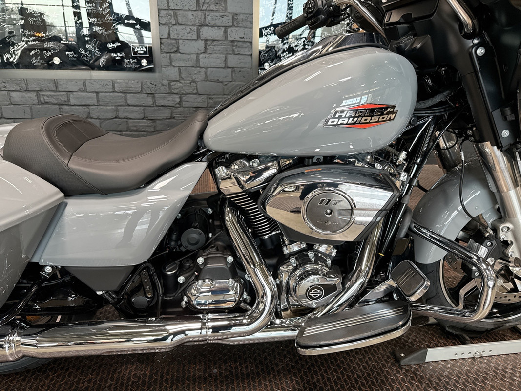 Street Glide®