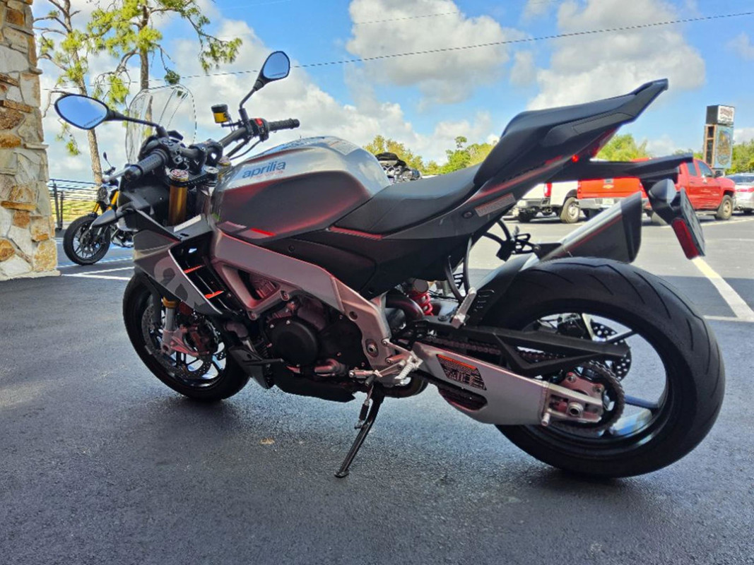 Tuono V4 1100
