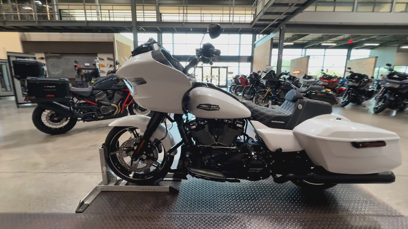 Road Glide®