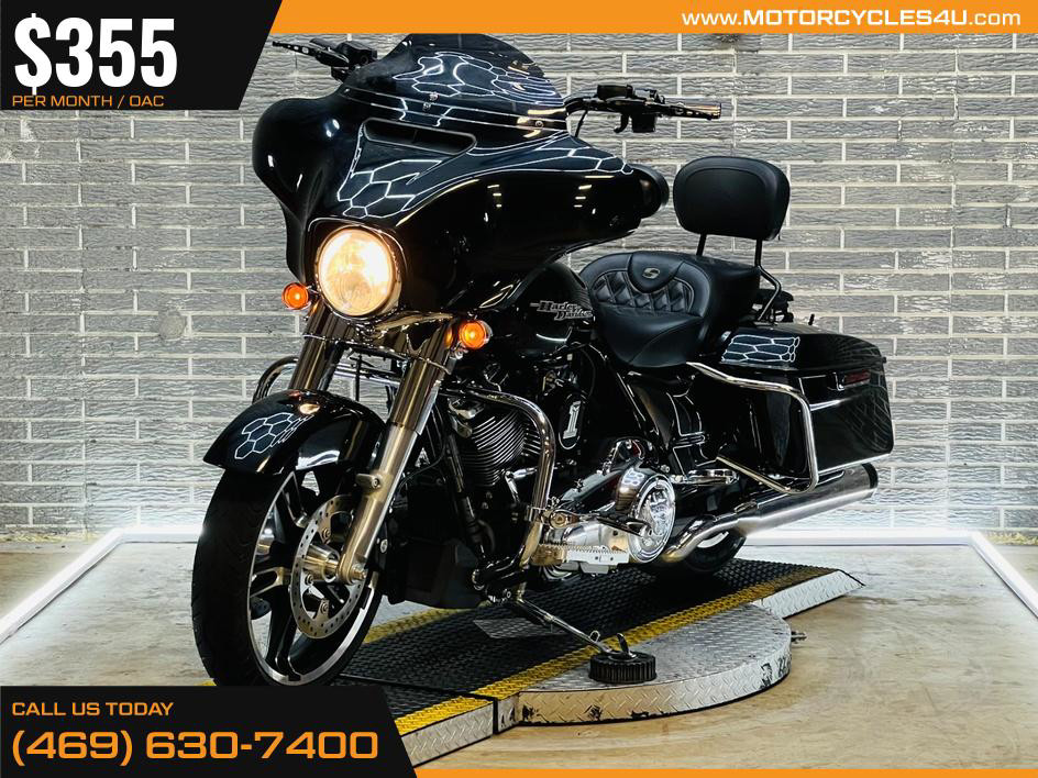 Street Glide®