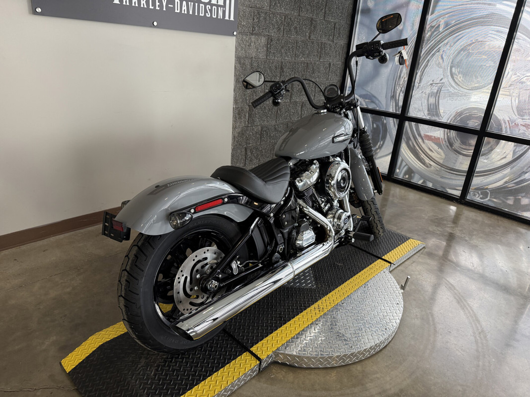 Street Bob®
