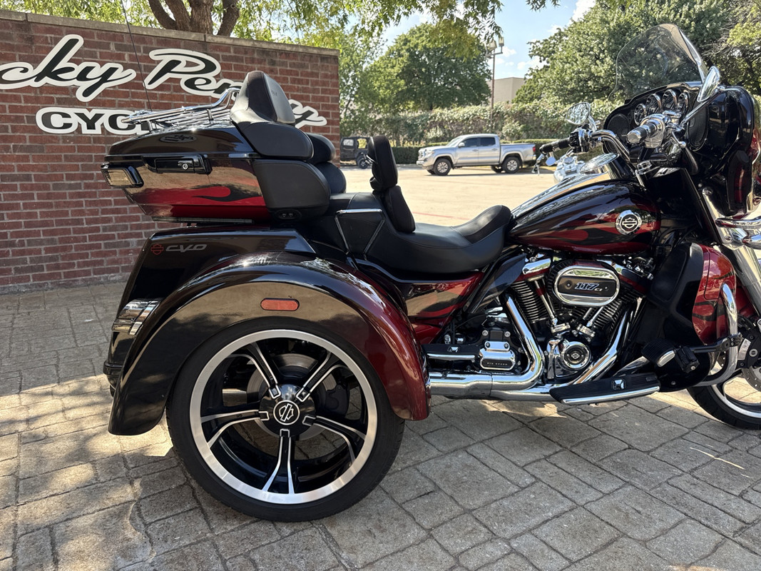 CVO® Tri Glide®