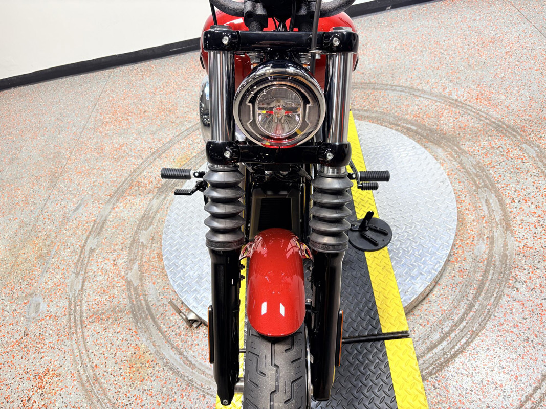 Street Bob®