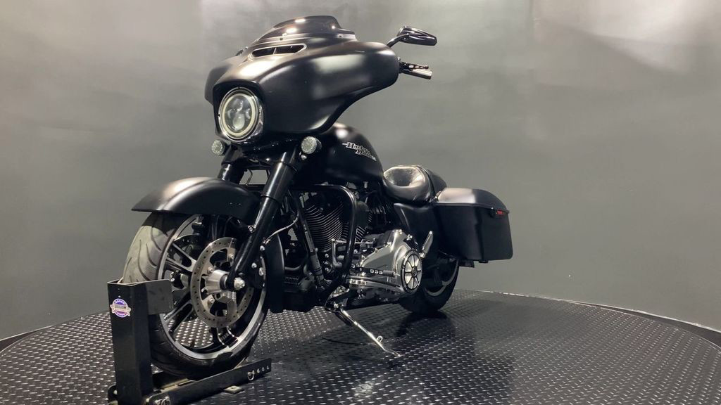 Street Glide®