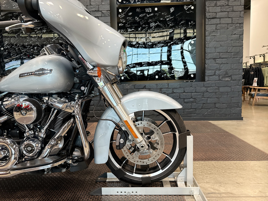 Street Glide®