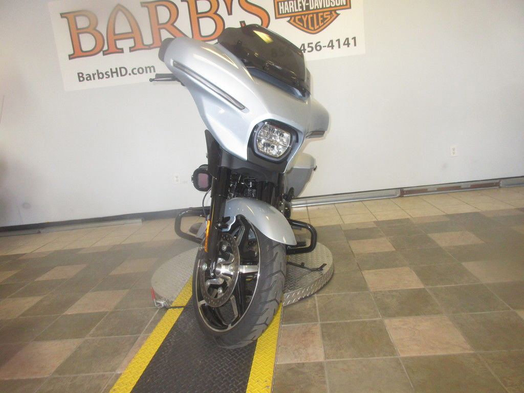 Street Glide®
