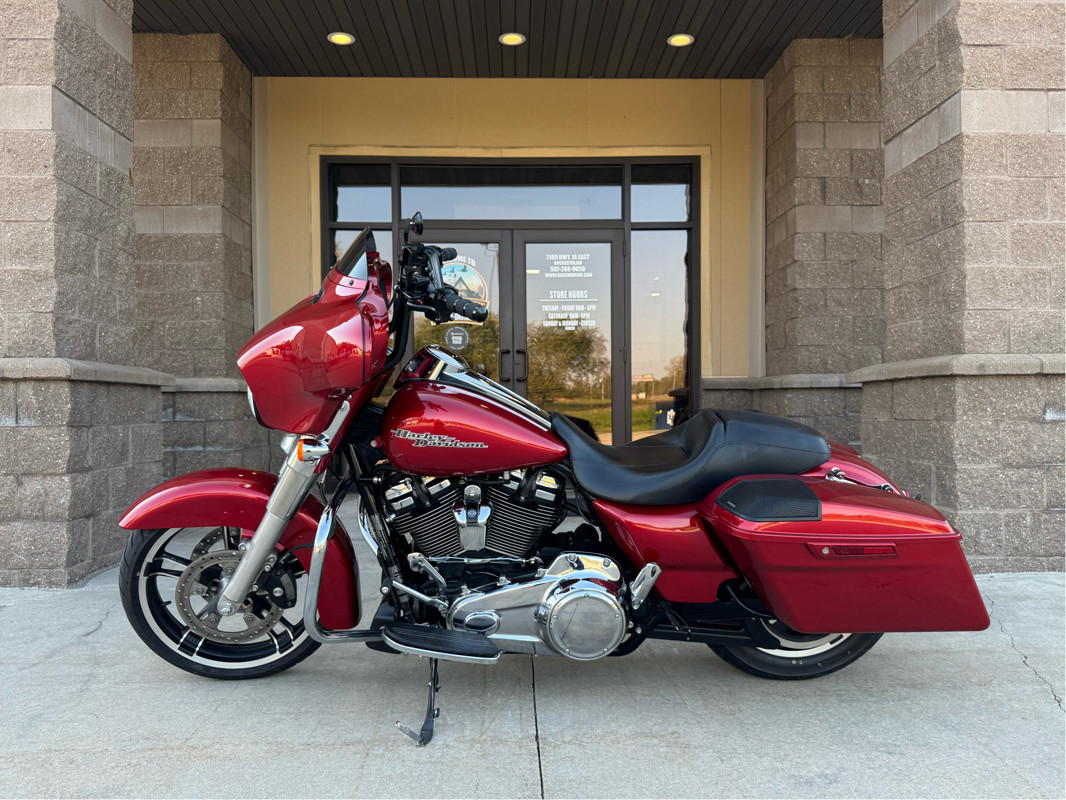 Street Glide®