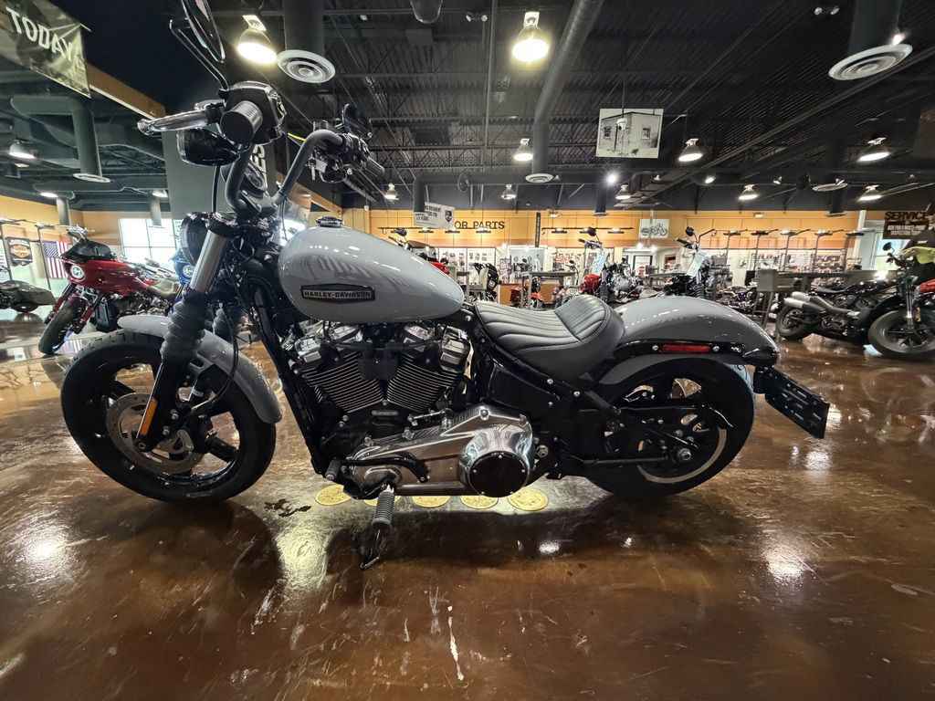 Street Bob®