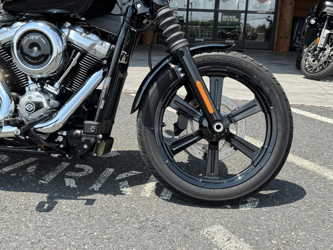 Street Bob®