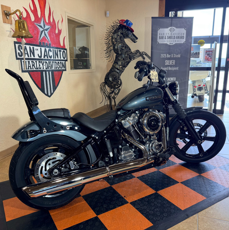 Street Bob®