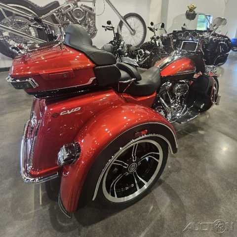 CVO® Tri Glide® Ultra