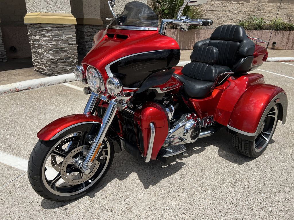 CVO® Tri Glide® Ultra