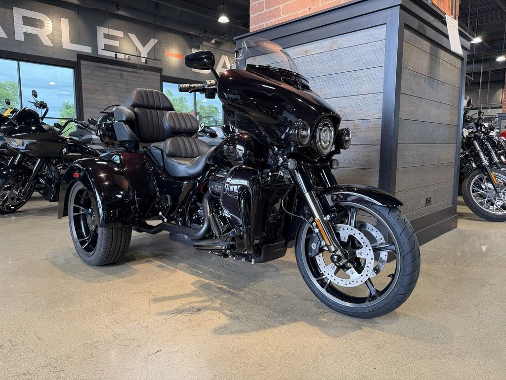 CVO® Tri Glide® Ultra