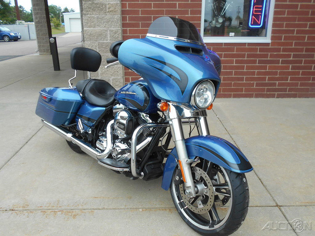 Street Glide®