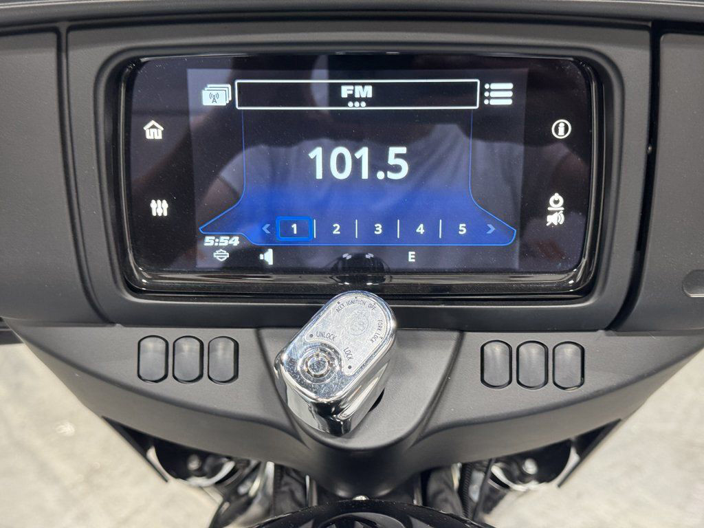 Street Glide®