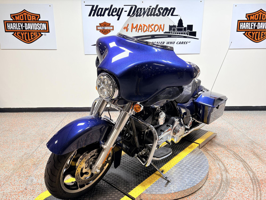 Street Glide®