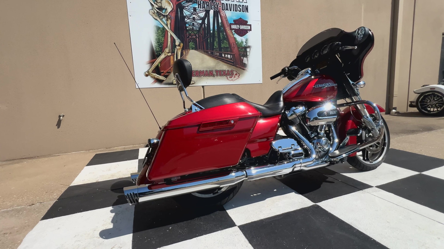 Street Glide®