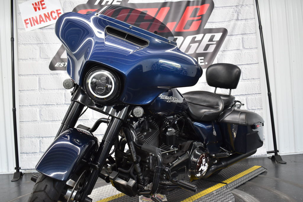 Street Glide®