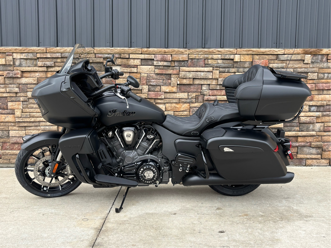 Pursuit Dark Horse 112