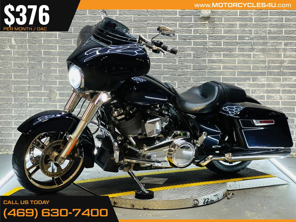 Street Glide®