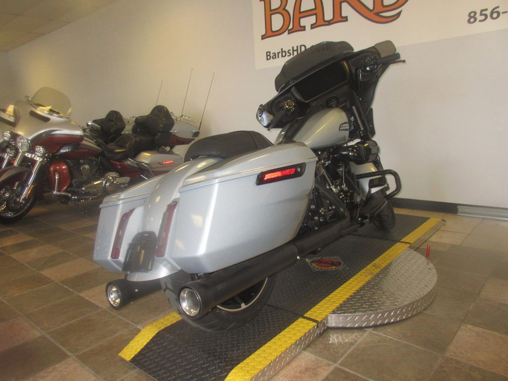 Street Glide®