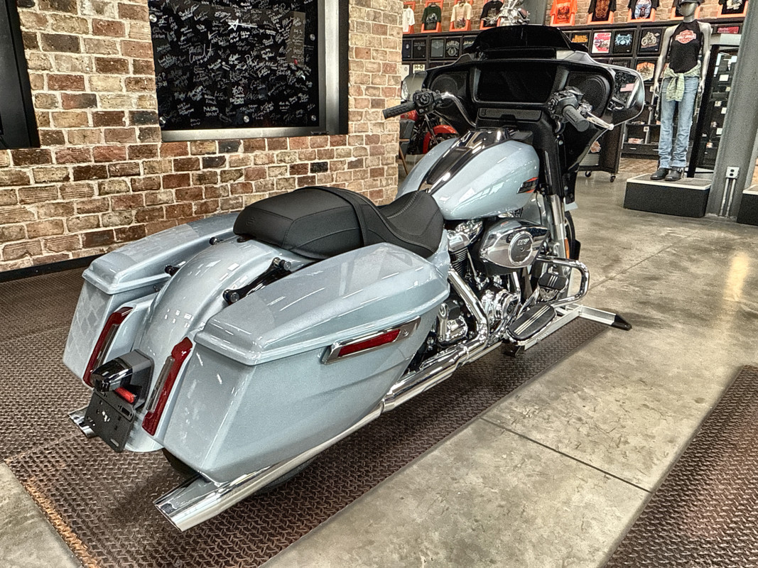 Street Glide®