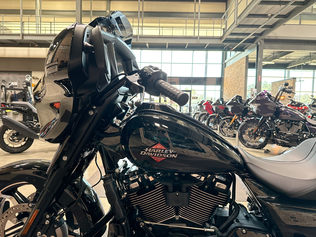 Street Glide®