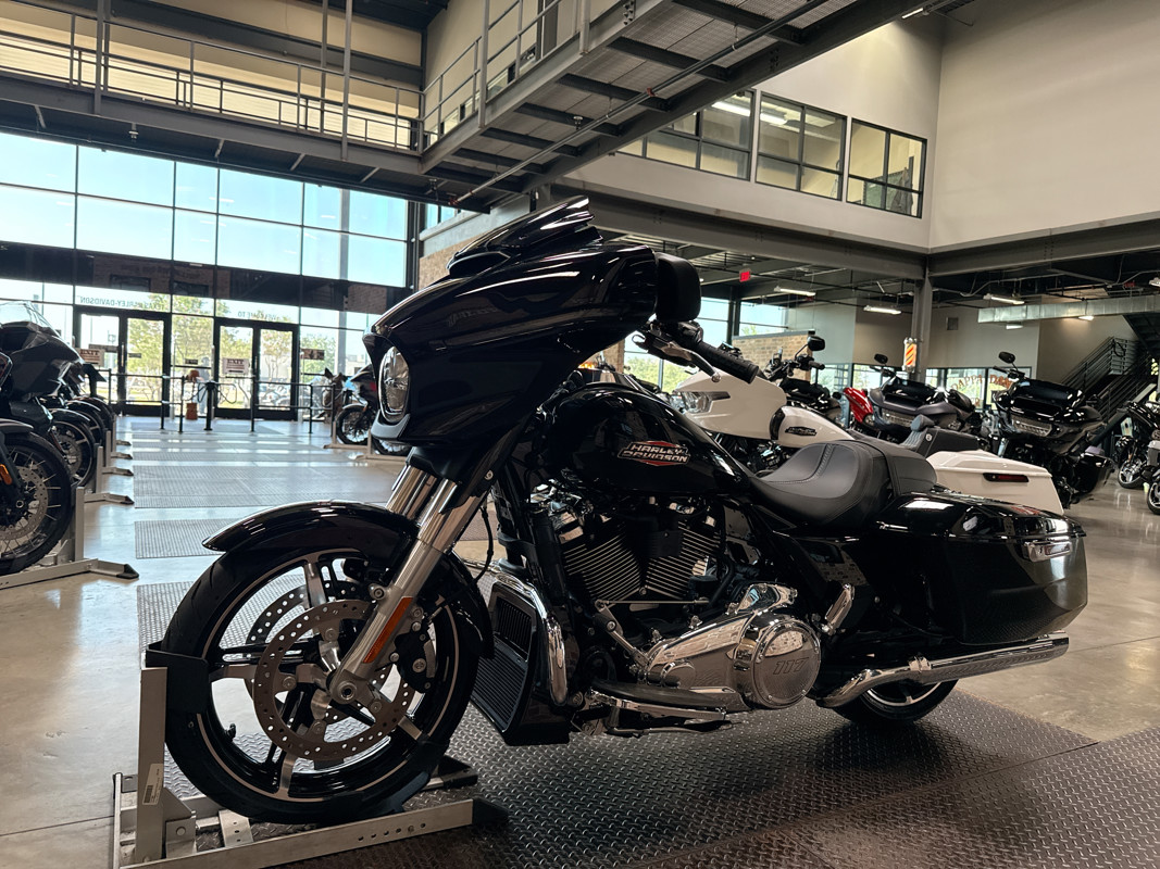Street Glide®