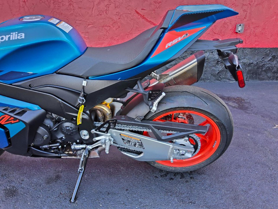 RSV4 1100