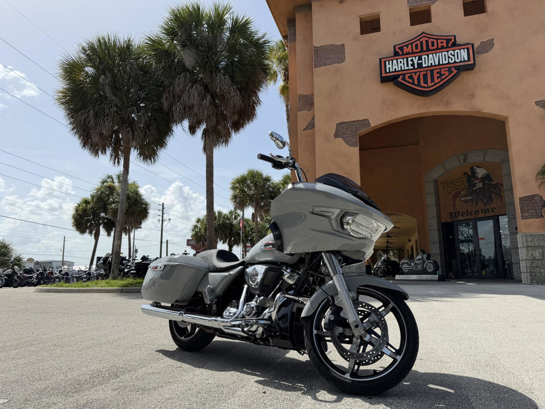 Road Glide®