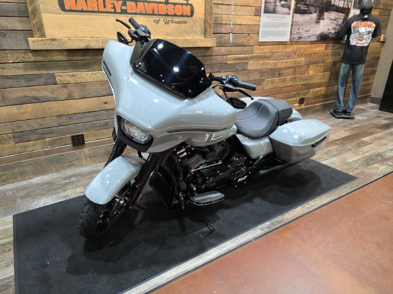 Street Glide®