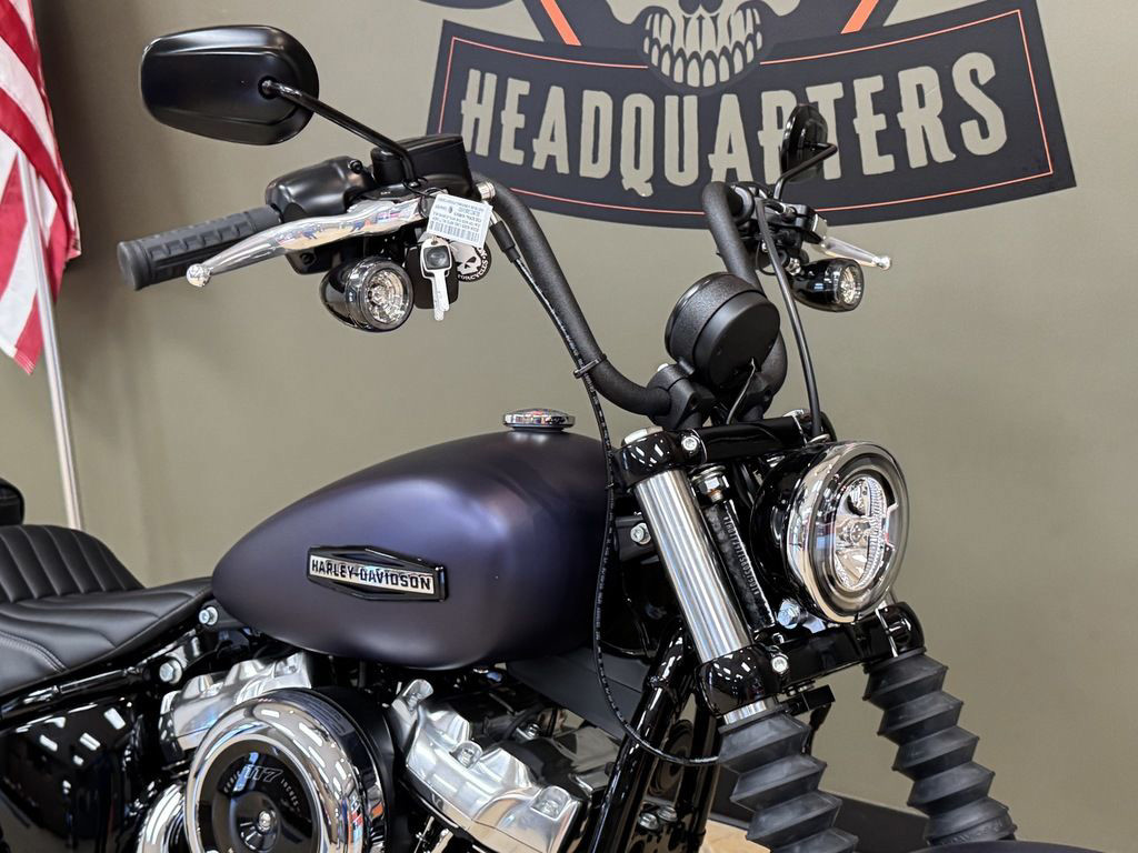 Street Bob®