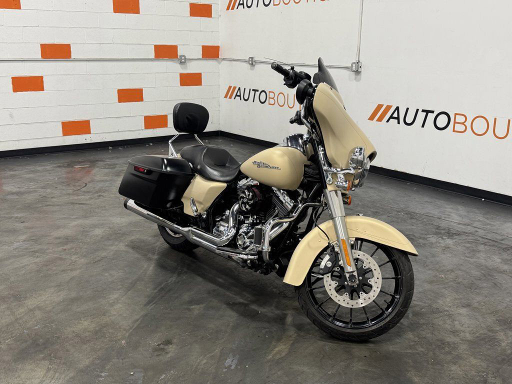 Street Glide®