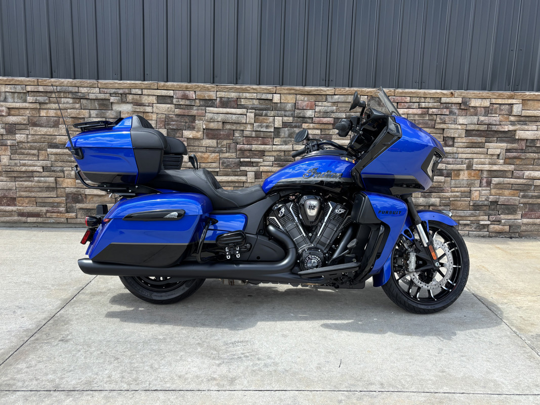 Pursuit Dark Horse 112