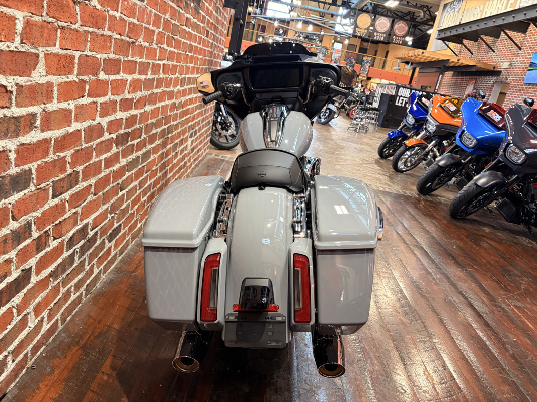 Street Glide®