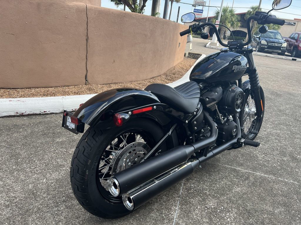 Street Bob®