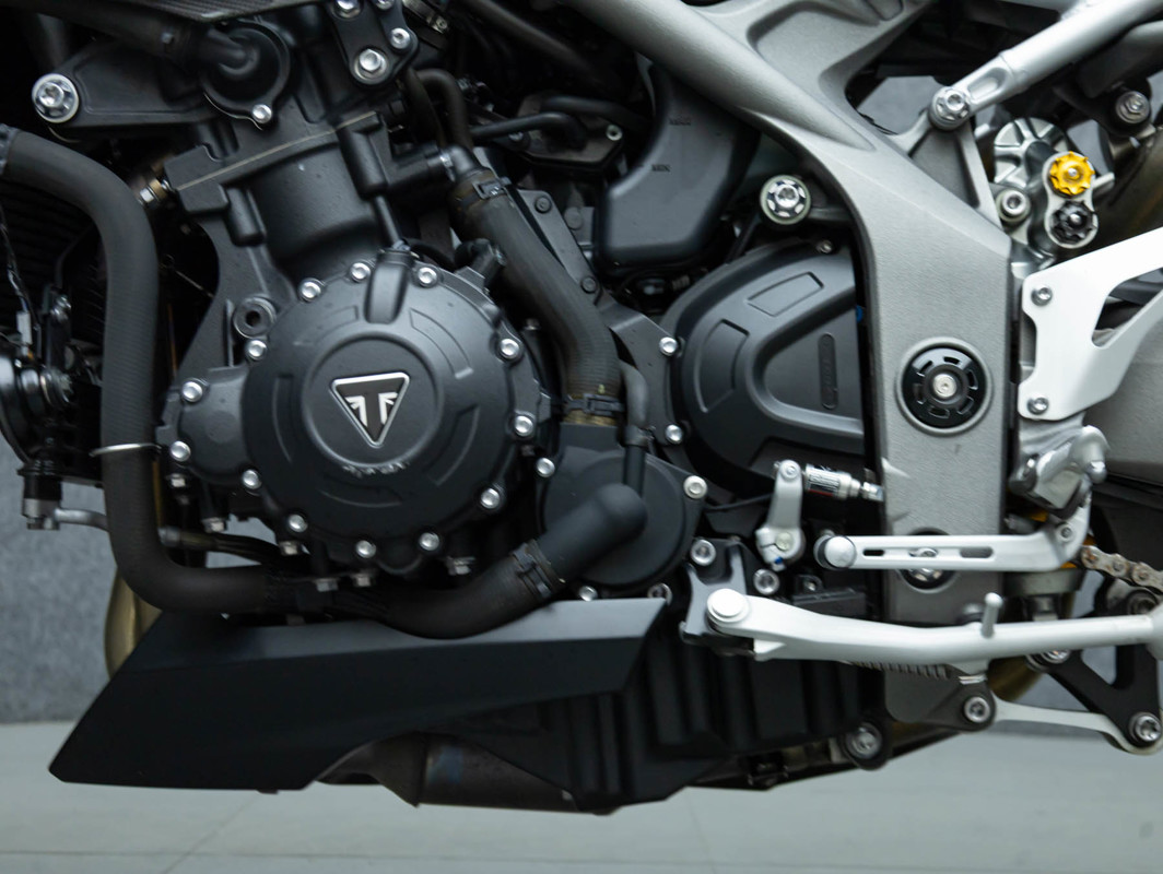 SPEED TRIPLE RS