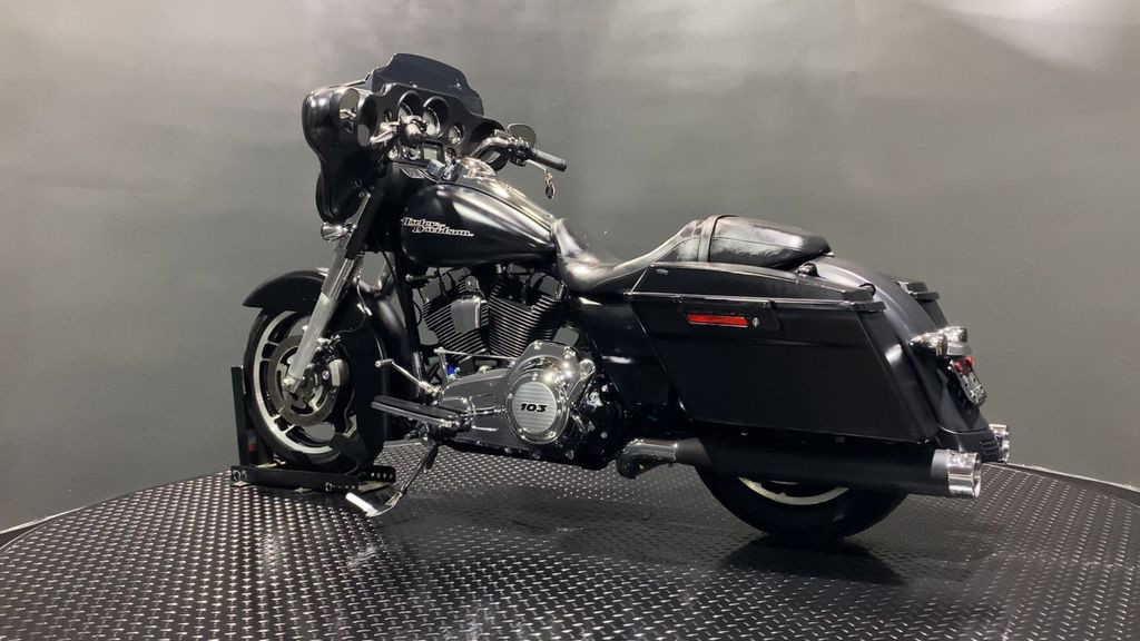 Street Glide®