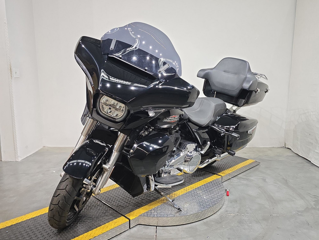 Street Glide®