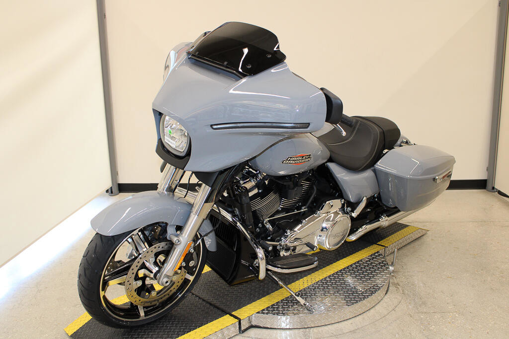 Street Glide®
